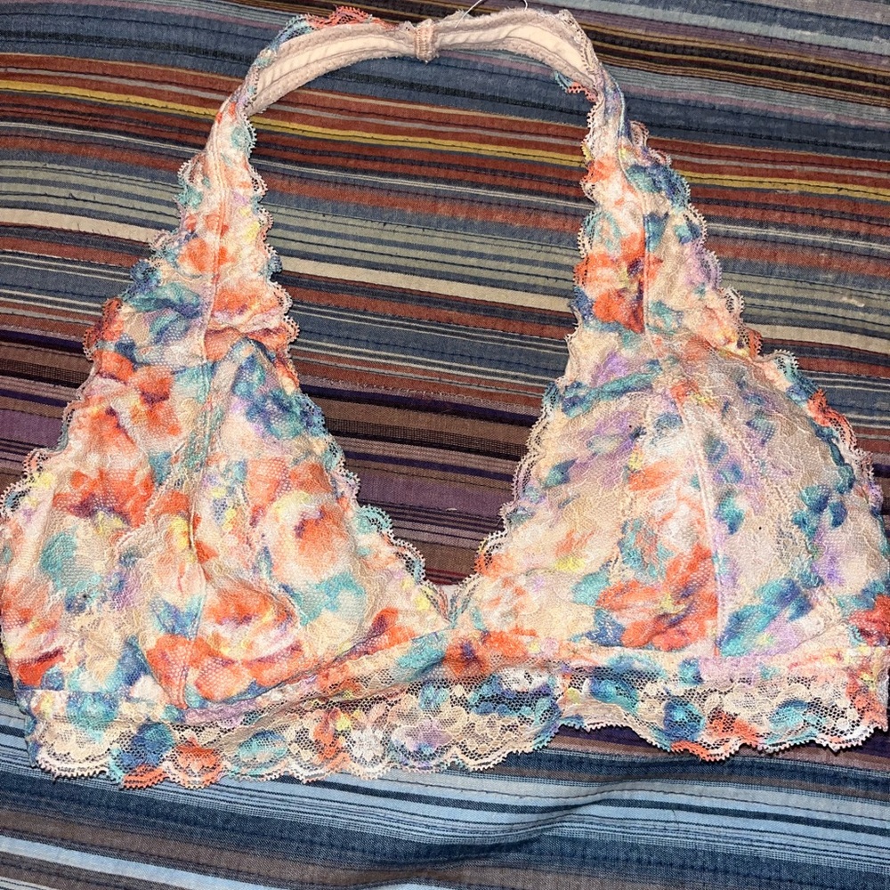 Cute bralette top perfect for anything: Message me if need any pic :)